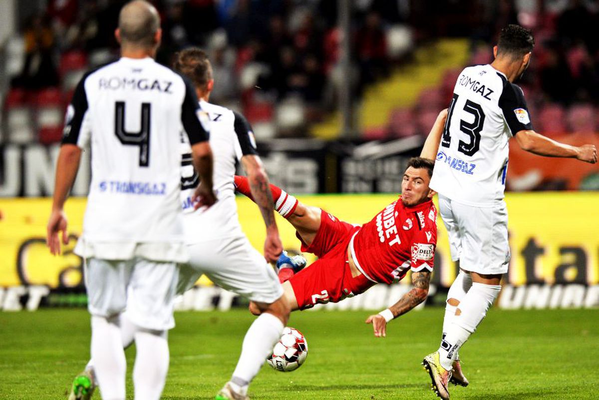 DINAMO - GAZ METAN 2-0 //  Dinamo trece de Gaz Metan! FOTO + VIDEO Echipa lui Uhrin urcă în elită: două goluri și „câinii” sunt pe loc de play-off