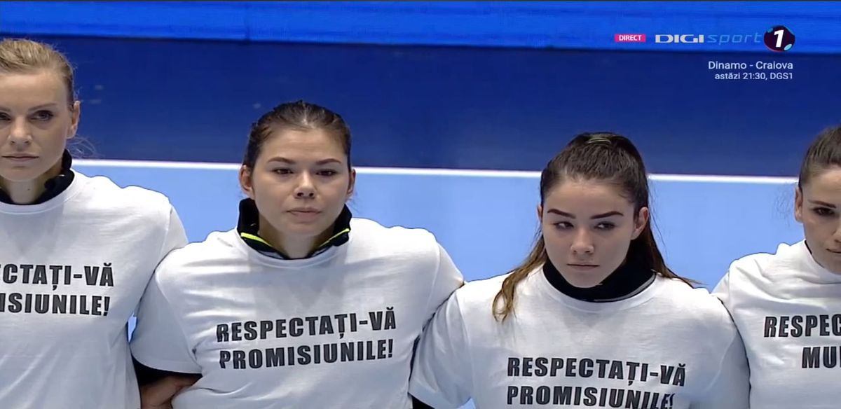 FOTO CSM București - Ferencvaros. Protest la startul meciului, în frunte cu Cristina Neagu: „Respectați-ne munca!”