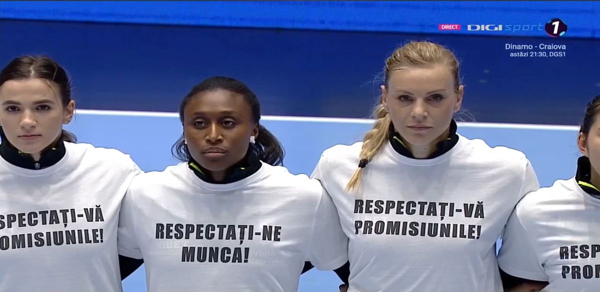 FOTO CSM București - Ferencvaros. Protest la startul meciului, în frunte cu Cristina Neagu: „Respectați-ne munca!”