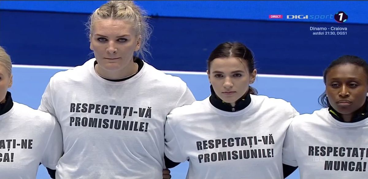 FOTO CSM București - Ferencvaros. Protest la startul meciului, în frunte cu Cristina Neagu: „Respectați-ne munca!”