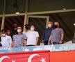 UPDATE Scandal uriaș! Imagine explozivă postată de turci: Marius Șumudică, atacat de rivali în tribune