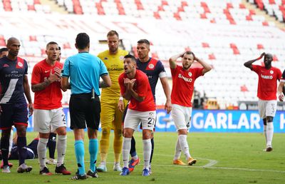 VIDEO + FOTO Nebunie de meci în Turcia! Șumudică, „trădat” tocmai de noua lui vedetă