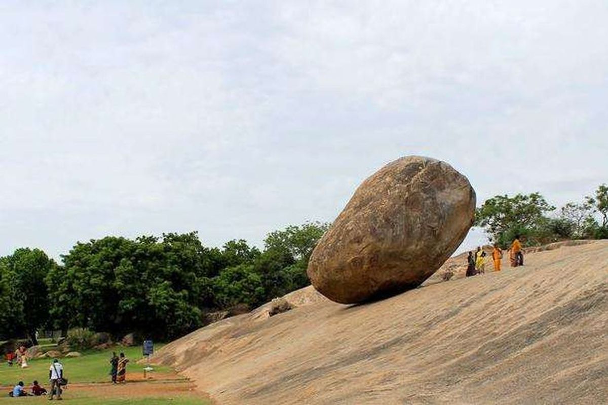 FOTO 10 lucruri inexplicabile din India: de la statuia care crește an de an sau satul în care se nasc numai gemeni la templul cu pereți cântători