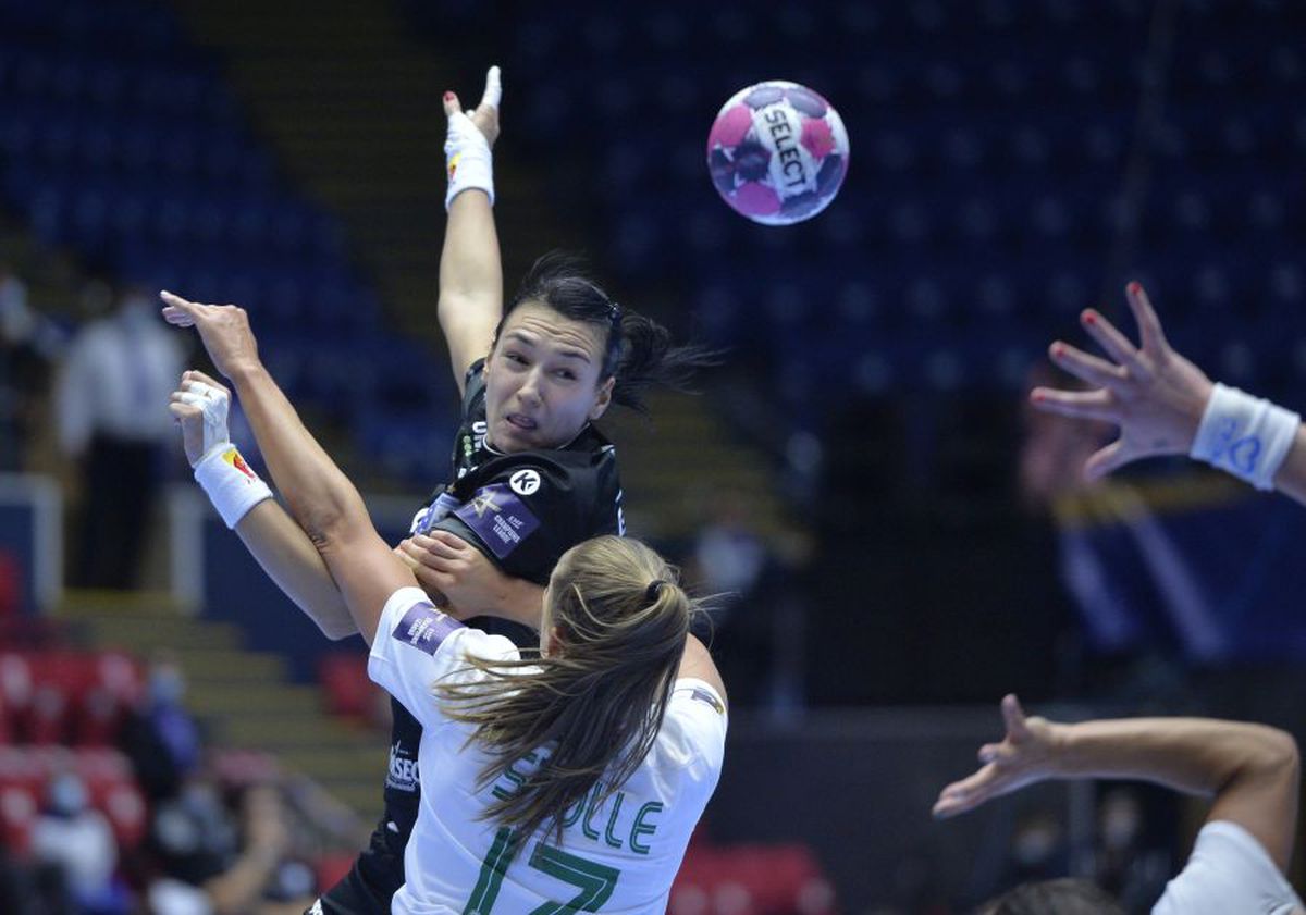 CSM BUCUREȘTI - FERENCVAROS 25-19. A revenit Neagu, au revenit victoriile! Cum arată clasamentul grupei A din Liga Campionilor