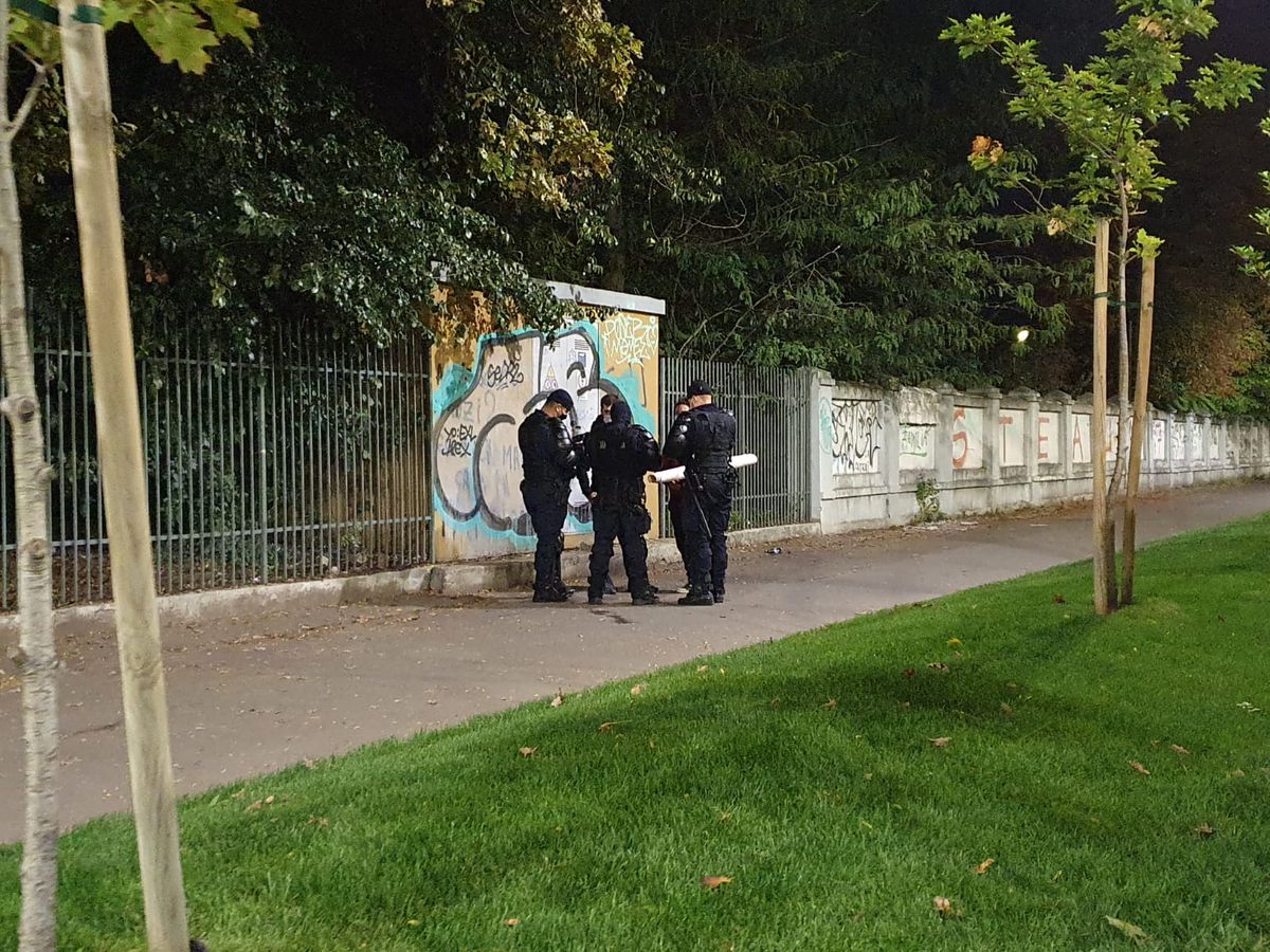 DINAMO - CRAIOVA. FOTO Agitație la porțile Arenei Naționale » Suporterii dinamoviști, luați în primire de jandarmi