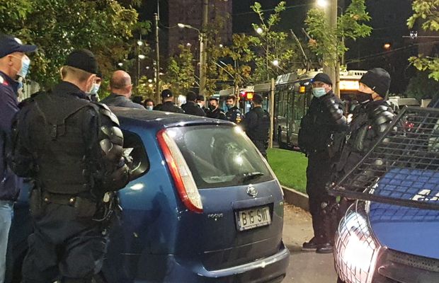 DINAMO - CRAIOVA. FOTO Agitație la porțile Arenei Naționale » Suporterii dinamoviști, luați în primire de jandarmi