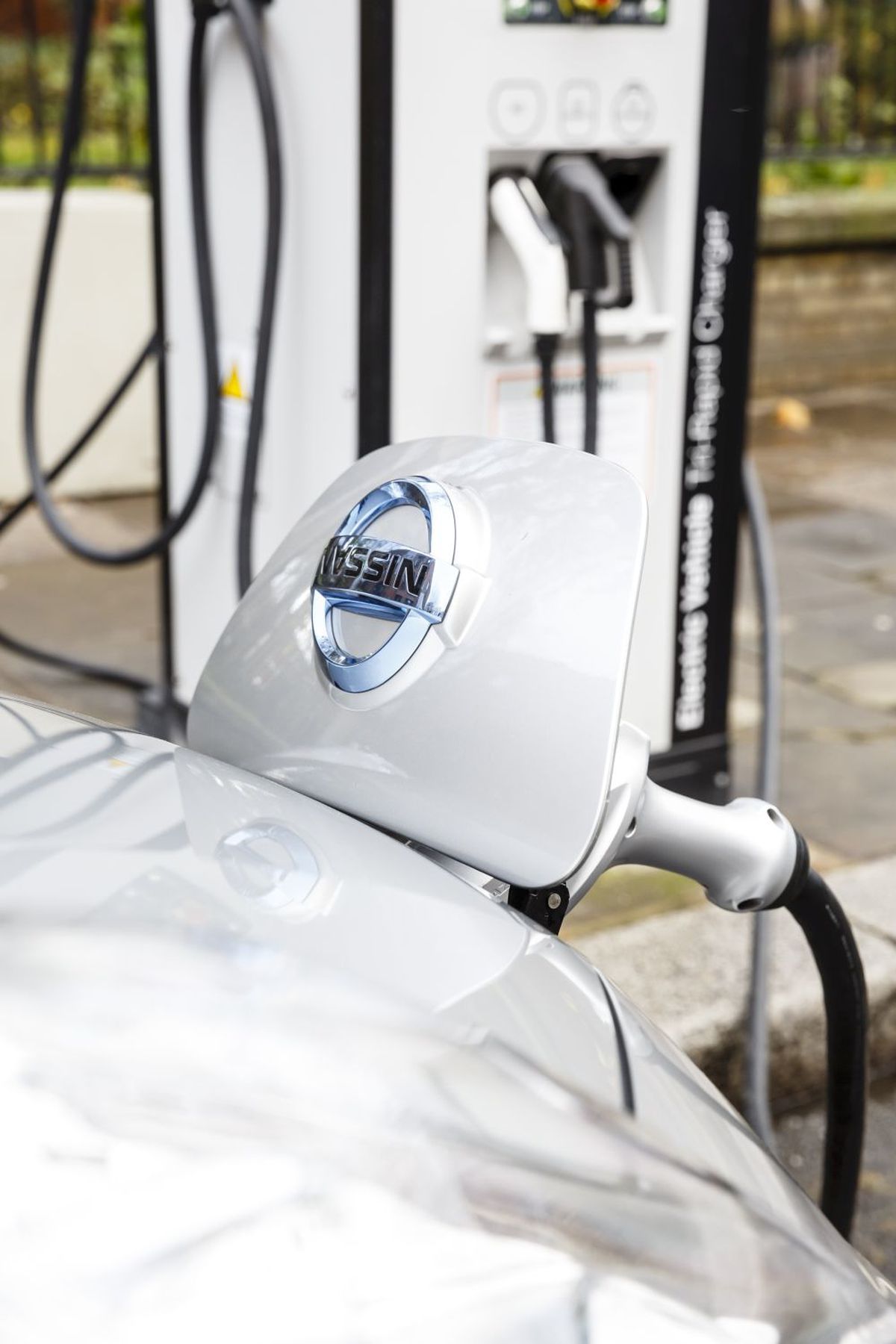 VIDEO&FOTO Câștigă zeci de milioane de euro, dar Pep Guardiola a venit la stadion cu „cea mai banală mașină”