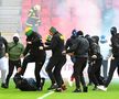 Violență extremă la derby-ul Slovaciei » Ultrașii s-au bătut cu sălbăticie! Loviți până n-au mai mișcat!