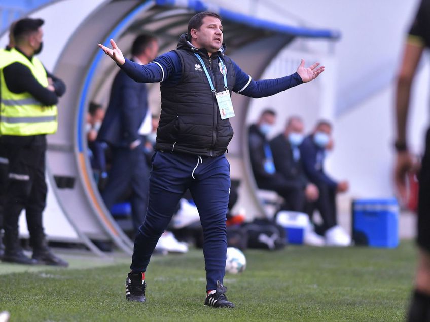 Marius Croitoru (41 de ani), antrenorul celor de la FC Botoșani, s-a plâns de arbitrajul brigăzii conduse de Iulian Călin, după remiza 0-0 cu Chindia Târgoviște.