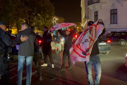 Tragerea la sorți a grupelor pentru Euro 2023 a fost marcată și de o serie de incidente. Câțiva suporteri ai naționalei au protestat împotriva Federației conduse de Răzvan Burleanu și împotriva UEFA.
