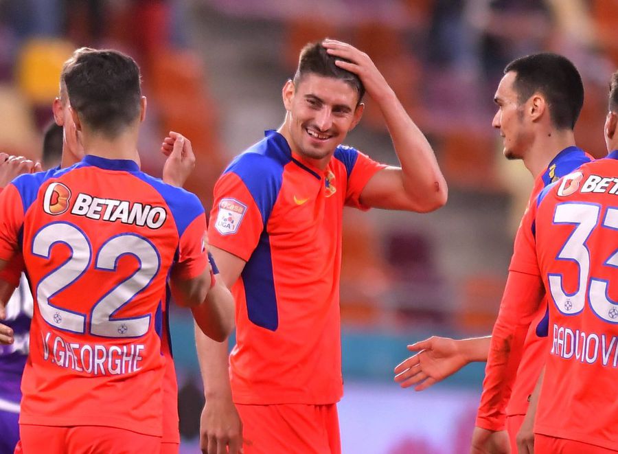 Iulian Cristea în tricoul FCSB, foto: Imago Iulian Cristea șochează lumea medicală! Vești de ultimă oră despre fundașul lui FCSB: aproape să doboare recordul lui Dică