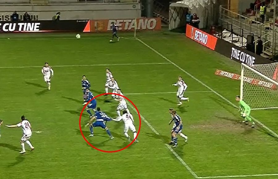 Două faze controversate în finalul reprizei la Dinamo - FCU Craiova » Penalty clar nedat și posibil gol nevalidat