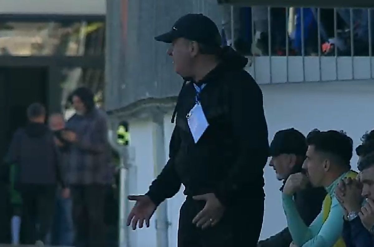 Gică Hagi, ieșire nervoasă în meciul cu Alexandria din Cupă » Toată lumea a înlemnit pe bancă: „Nu aș vrea să fiu acum în vestiar!”