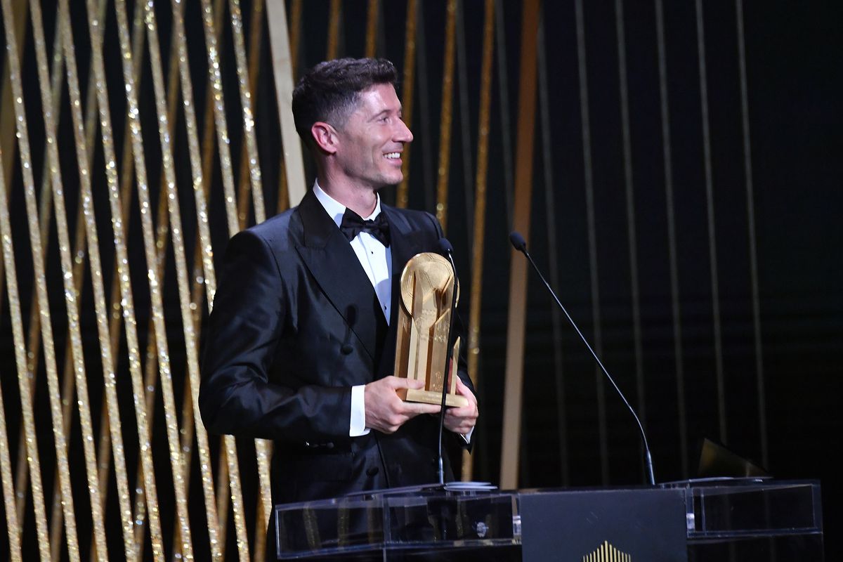 Robert Lewandowski a uimit pe toată lumea la gala Balonului de Aur! Cât costă ceasul purtat de superstarul Barcelonei: „Îl iau și eu la nunta mea”