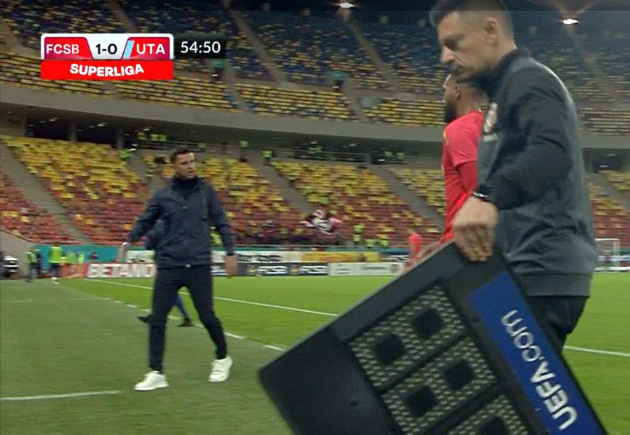 Momentul în care Omrani e înlocuit cu Răzvan Oaidă / Captură Orange Sport Basarab Panduru crede că a depistat de ce a vrut Dică să demisioneze: „În minutul 55 cu UTA are loc acest moment controversat”