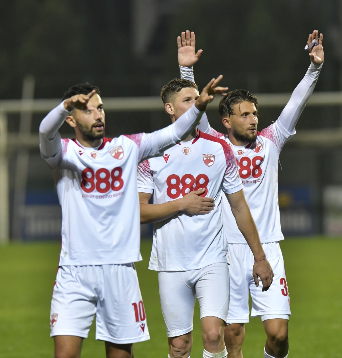 Adrian Mititelu, mesaj la miezul nopții! Se ia de fani după Dinamo - FCU Craiova: „Toți se pricep la fenomen și dau verdicte!”