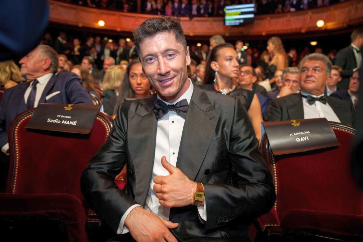 Robert Lewandowski a uimit pe toată lumea la gala Balonului de Aur! Cât costă ceasul purtat de superstarul Barcelonei: „Îl iau și eu la nunta mea”