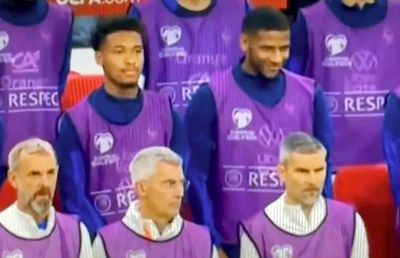 Fostul fundaș al Barcelonei și-a prezentat scuze, după ce a fost surprins râzând în timpul unui minut de reculegere: „A fost vorba despre un râs nervos”