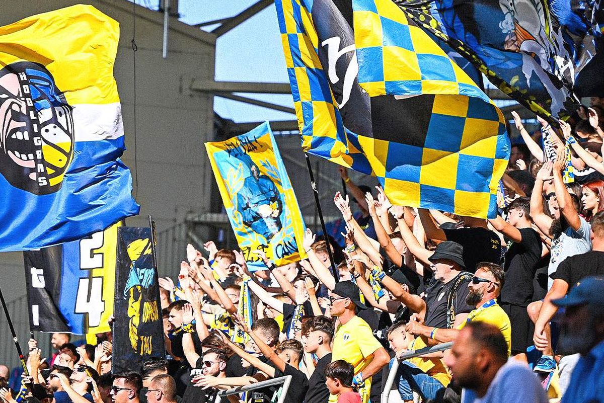 Petrolul anunță cum va comercializa biletele pentru derby-ul cu FCSB: „Nu există posibilitatea de a fi procurate individual”