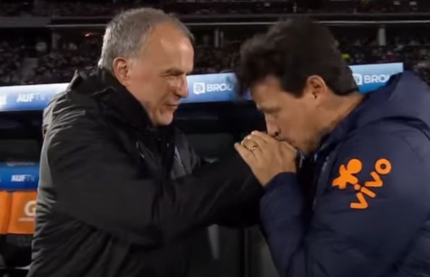 Geniul Marcelo Bielsa, o poză de o frumusețe rarisimă în fotbal. Recunoștința absolută! + Cum a reconstruit „El Loco” naționala Uruguayului!