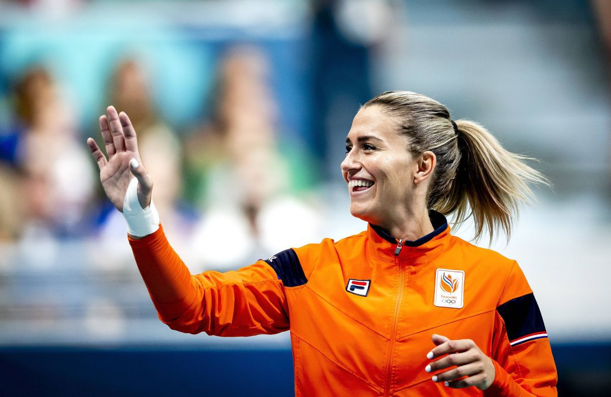 Vedeta Rapidului a strălucit pe covorul roșu într-o ținută neobișnuită: „Mă dor toate!” » A ratat premiul de „prezentatoarea TV a anului”