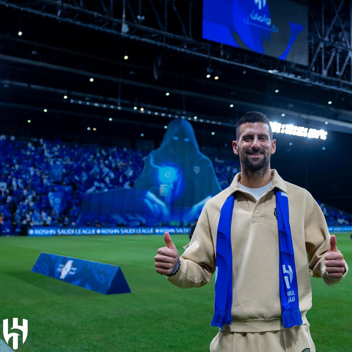 Novak Djokovic, premiat de clubul Al Hilal cu un tricou personalizat