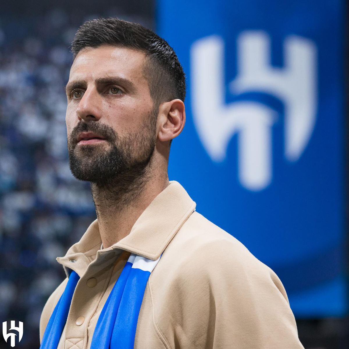 Novak Djokovic, premiat de clubul Al Hilal cu un tricou personalizat