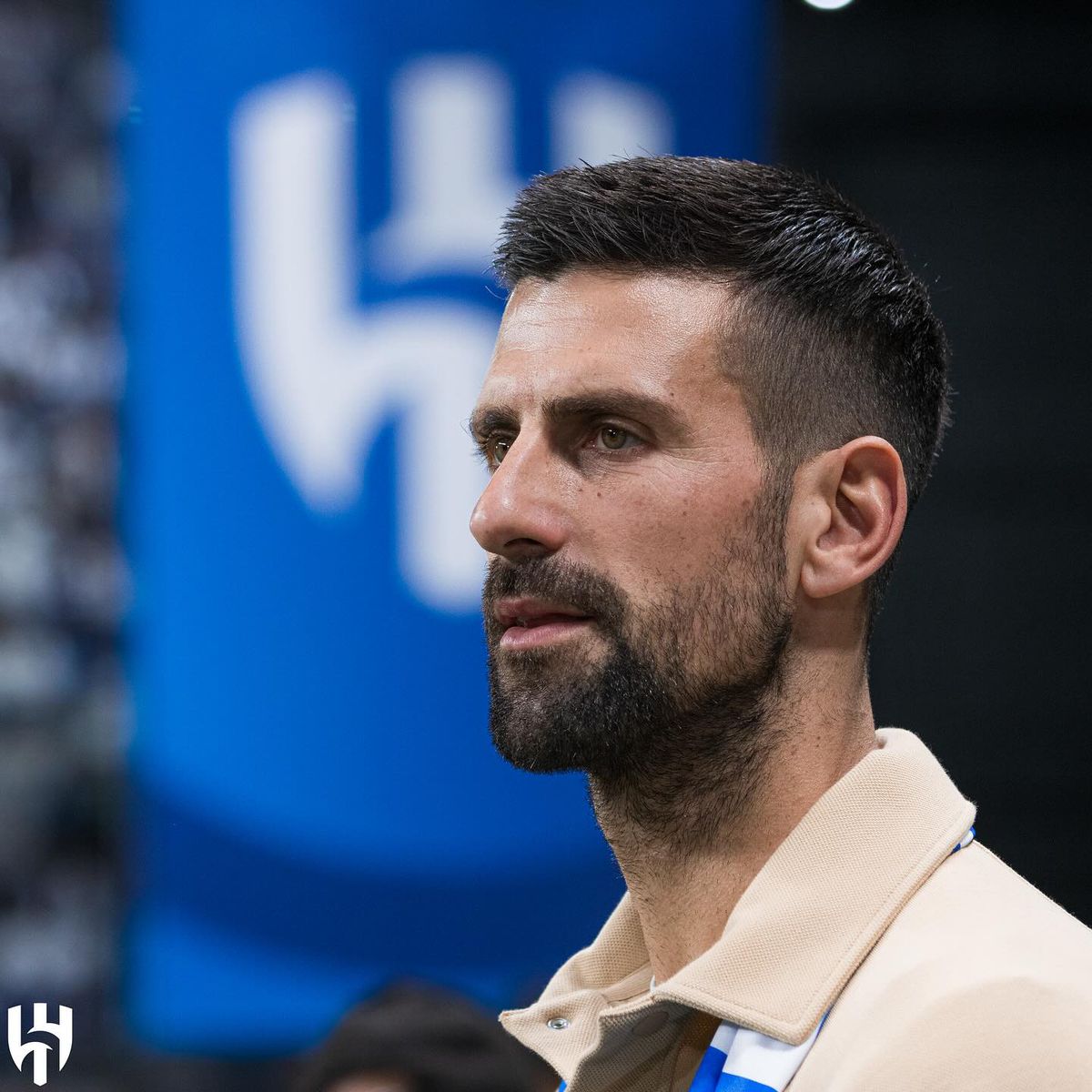 Ce au în comun Radu Petrescu și Novak Djokovic? Ambii au fost în centrul atenției la meciul liderului din Arabia Saudită