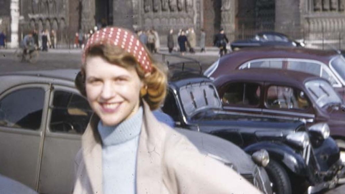 „Înotam, iar bătăile inimii răsunau ca un motor surd: eu sunt, eu sunt, eu sunt” » Povestea răscolitoare a scriitoarei Sylvia Plath și a singurului ei sprijin într-o luptă teribilă: „Abia îmi țin capul deasupra apei”