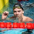 Leon Marchand purtând casca lui Caeleb Dressel FOTO Gulliver/GettyImages