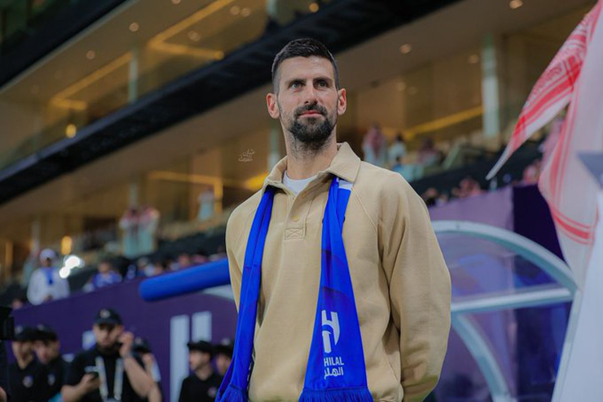 Novak Djokovic, premiat de clubul Al Hilal cu un tricou personalizat