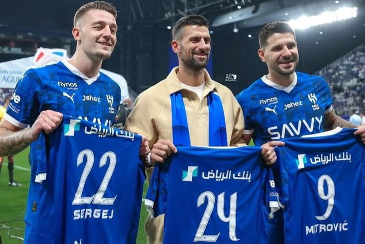 Novak Djokovic, premiat de clubul Al Hilal cu un tricou personalizat