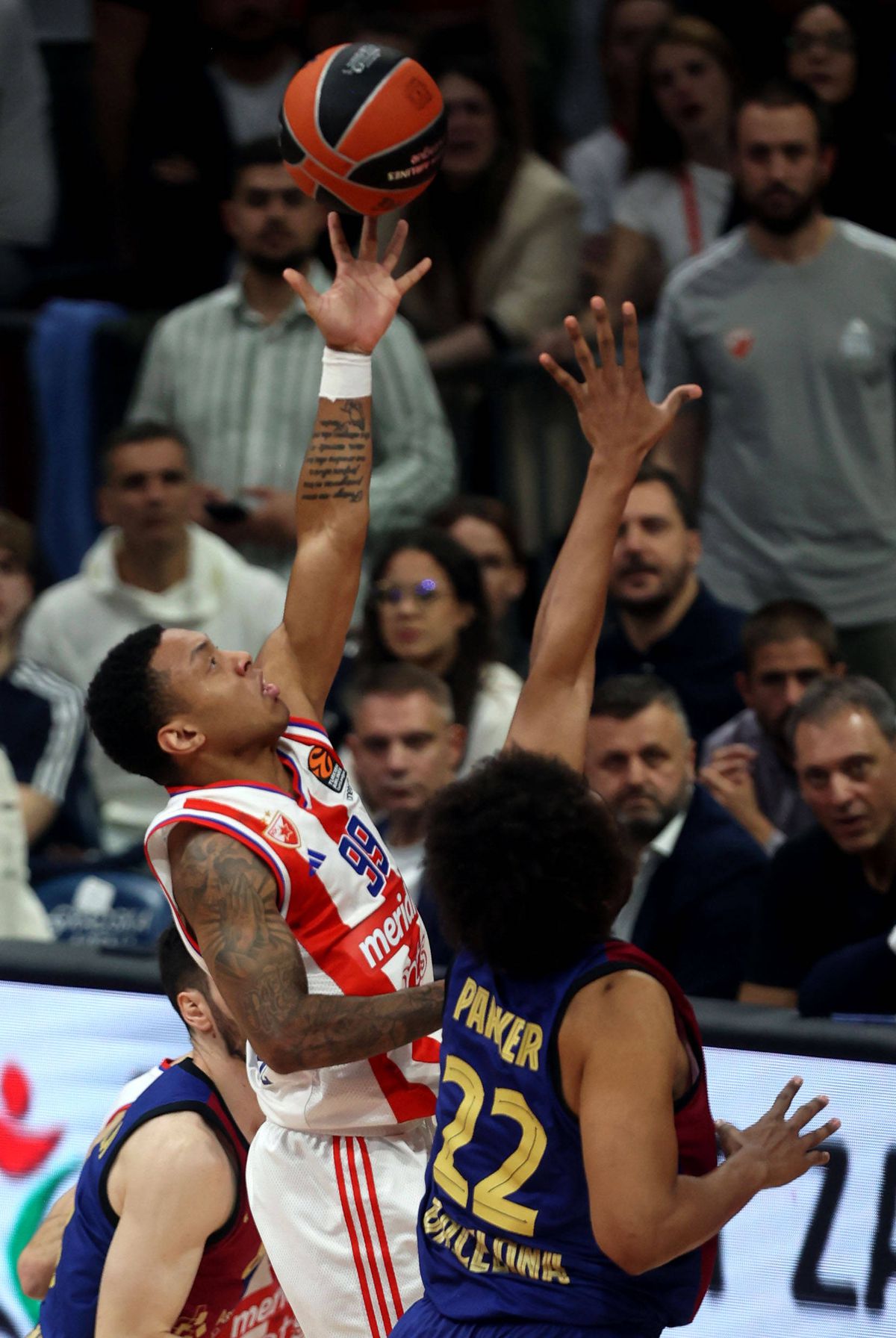 Steaua Roșie - Barcelona, derby-ul Euroligii de baschet, s-a jucat într-o atmosferă imposibil de descris în cuvinte » Bine că există imaginile!