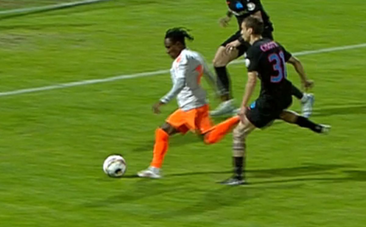 Huiduieli și înjurături în Metaloglobus - FCSB, după ce arbitrul a dat, apoi a anulat un penalty