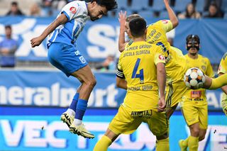 Niciun meci liniștit în Bănie! Craiova - Slobozia a avut 4 goluri, un „roșu” ciudat și ratări rar întâlnite » Clasamentul