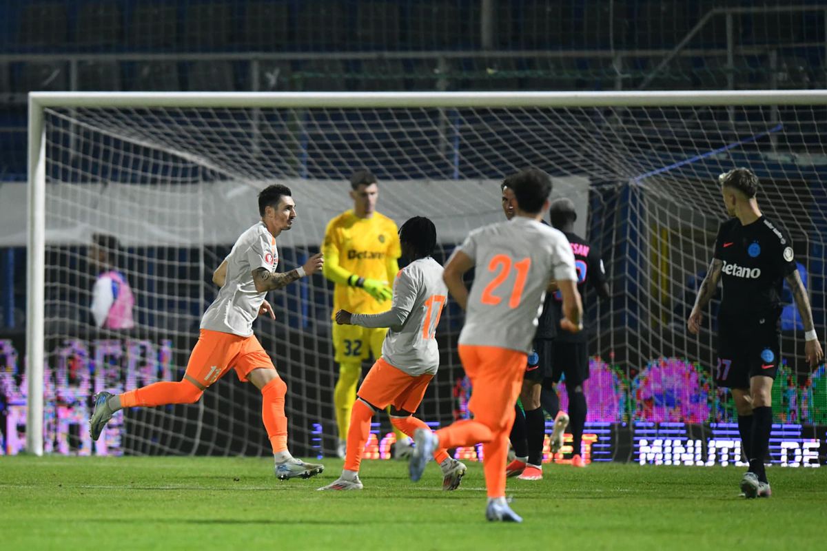 Ce eroare! Gest greu de înțeles la penalty-ul de 0-1 din Metaloglobus - FCSB