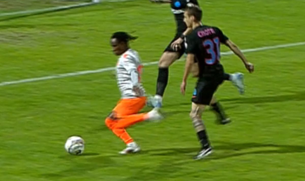 Huiduieli și înjurături în Metaloglobus - FCSB, după ce arbitrul a dat, apoi a anulat un penalty