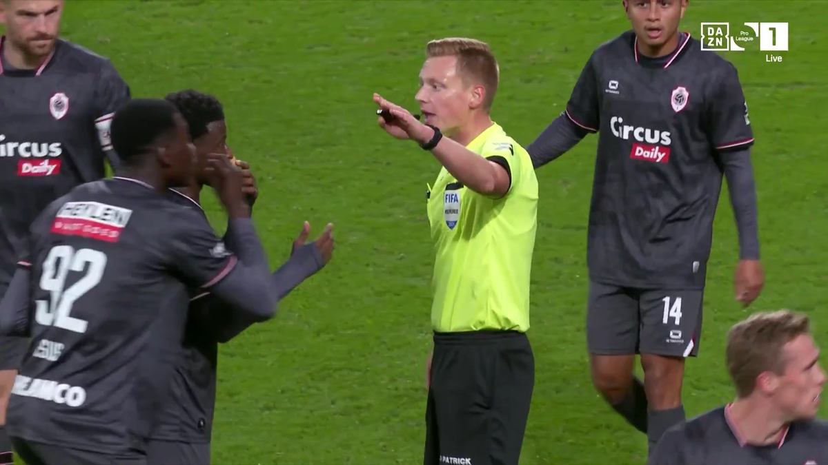 Lothar D'hondt, lovit cu un pahar în Standard - Antwerp