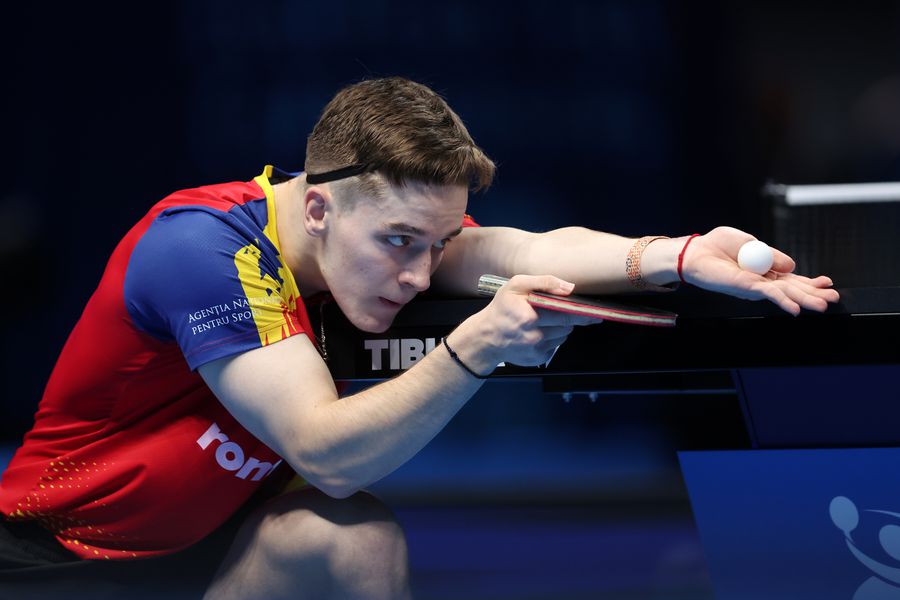 Eduard Ionescu la masă FOTO ETTU Eduard Ionescu, după întâlnirea dramatică împotriva Suediei: „Am demonstrat că putem realiza lucruri mari” + Fetele și băieții luptă sâmbătă pentru o medalie mai strălucitoare