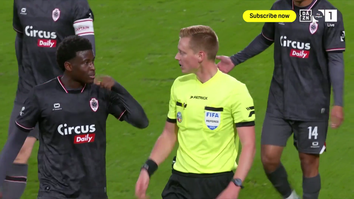 Meci abandonat în minutul 87! Arbitru lovit de un fan al fostei trupe a lui Mircea Rednic » Ce spune regulamentul