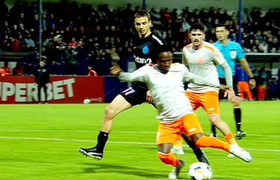 Huiduieli și înjurături în Metaloglobus - FCSB, după ce arbitrul a dat, apoi a anulat un penalty