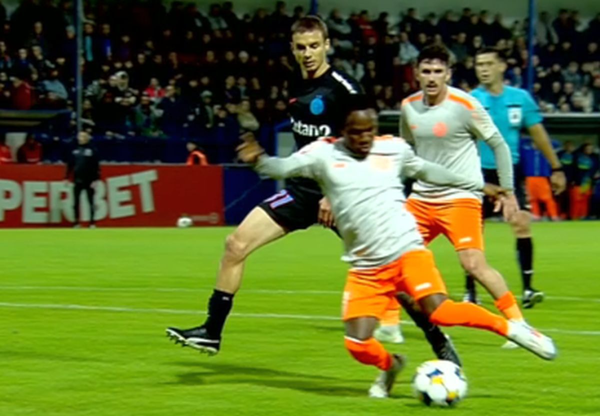 Huiduieli și înjurături în Metaloglobus - FCSB, după ce arbitrul a dat, apoi a anulat un penalty