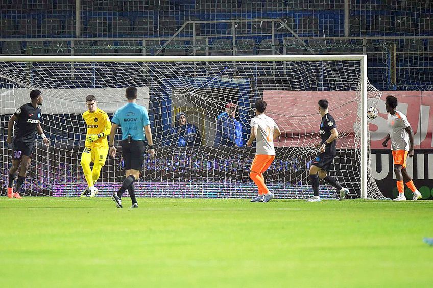 Desley Ubbink a egalat la 1 în Metaloglobus - FCSB // foto: Cristi Preda (GSP)