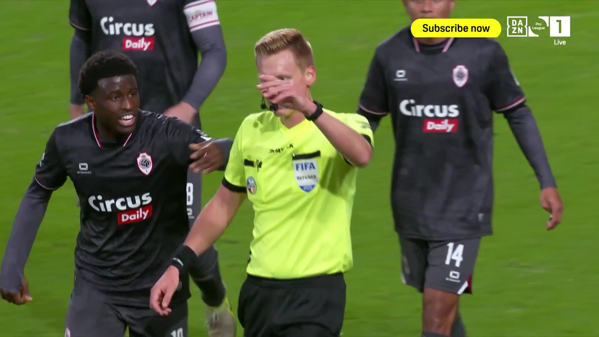 Meci abandonat în minutul 87! Arbitru lovit de un fan al fostei trupe a lui Mircea Rednic » Ce spune regulamentul