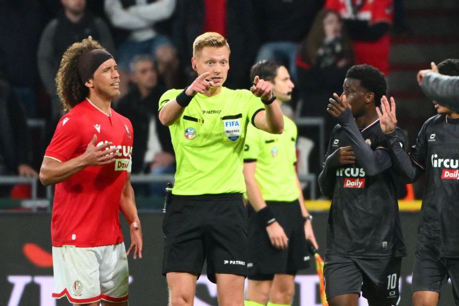 Meci abandonat în minutul 87! Arbitru lovit de un fan al fostei trupe a lui Mircea Rednic » Ce spune regulamentul