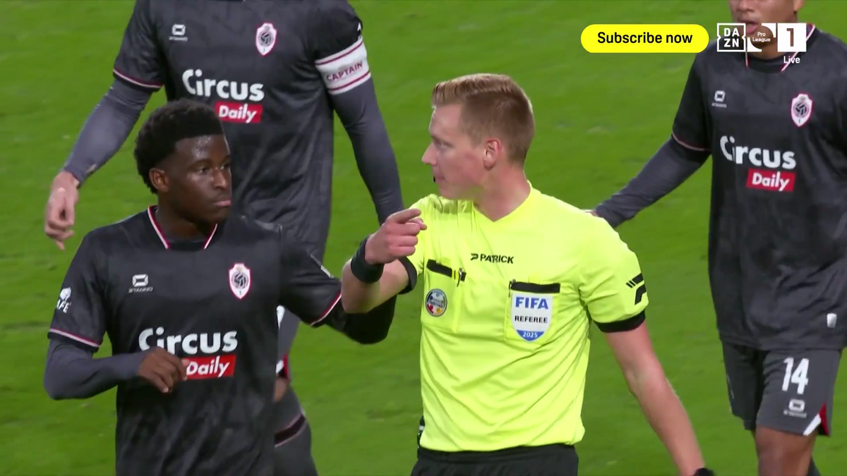 Meci abandonat în minutul 87! Arbitru lovit de un fan al fostei trupe a lui Mircea Rednic » Ce spune regulamentul