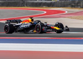 Verstappen a triumfat în sprintul din Austin, Piastri și Norris au abandonat la start