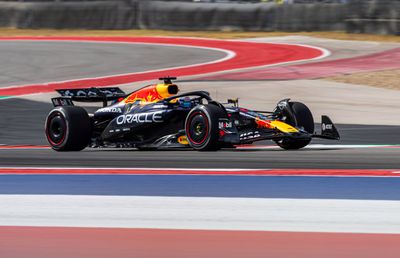 Verstappen a triumfat în sprintul din Austin, Piastri și Norris au abandonat la start