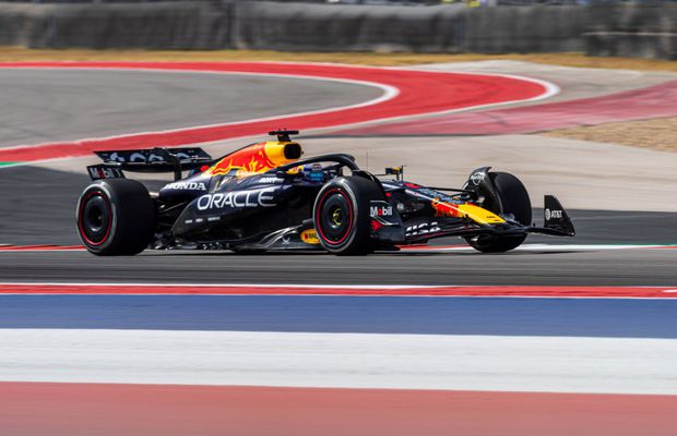 Verstappen a triumfat în sprintul din Austin, Piastri și Norris au abandonat la start