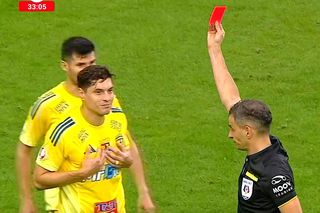 Confuzie totală: 4 minute pentru decizia care a rupt echilibrul în Craiova - Slobozia! Arbitrul se uita în altă parte